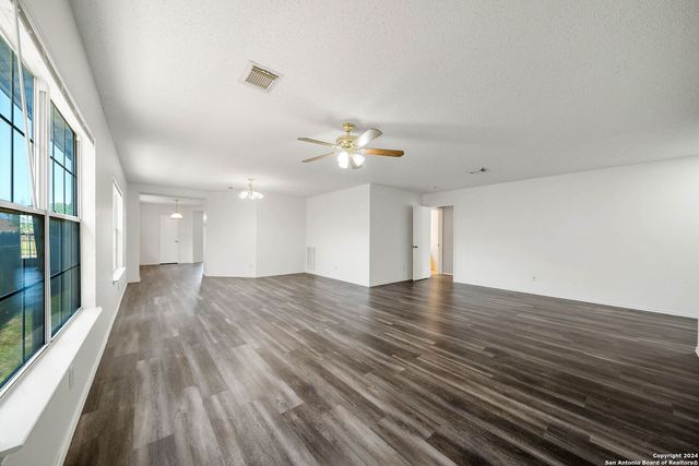 7839 Bypass Shoals, San Antonio, TX 78244