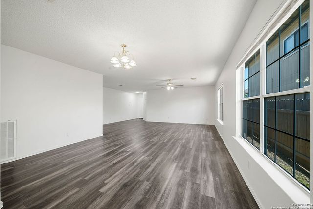 7839 Bypass Shoals, San Antonio, TX 78244