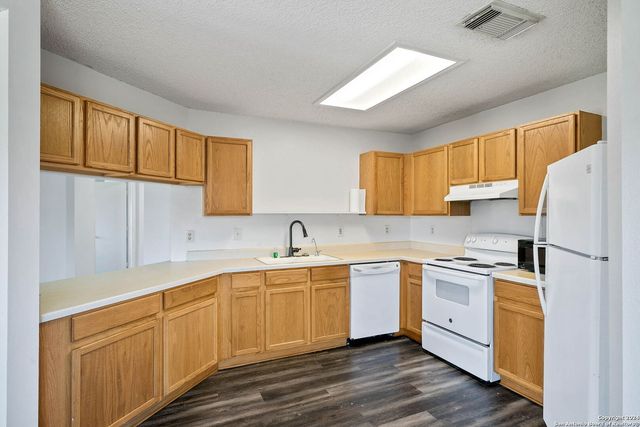 7839 Bypass Shoals, San Antonio, TX 78244
