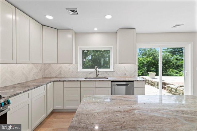 802 COLLEGEVILLE RD, Phoenixville, PA 19460