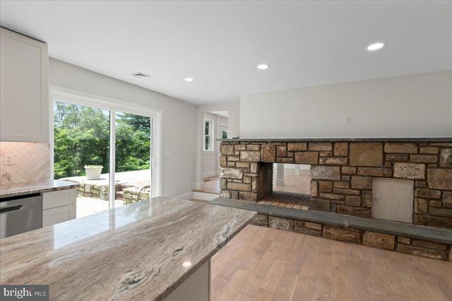 802 COLLEGEVILLE RD, Phoenixville, PA 19460