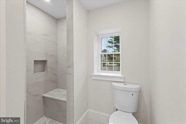 802 COLLEGEVILLE RD, Phoenixville, PA 19460