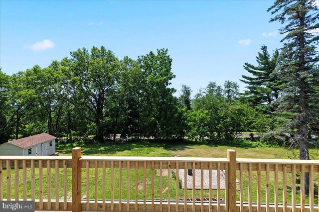 802 COLLEGEVILLE RD, Phoenixville, PA 19460