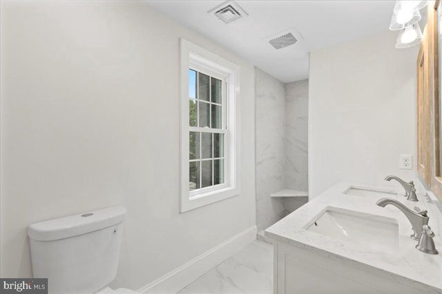 802 COLLEGEVILLE RD, Phoenixville, PA 19460