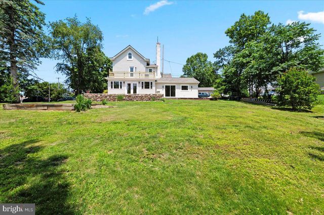 802 COLLEGEVILLE RD, Phoenixville, PA 19460