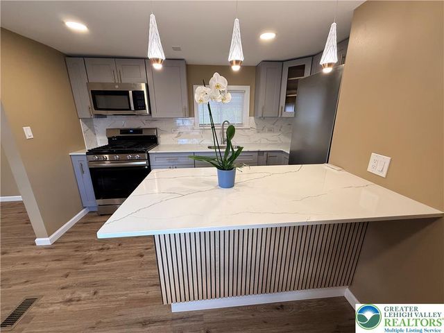 5200 Freemansburg Avenue 12, Bethlehem Twp, PA 18045