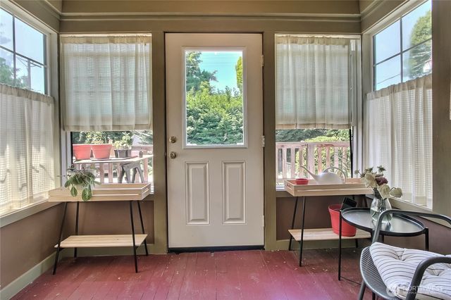 3824 S G Street, Tacoma, WA 98418