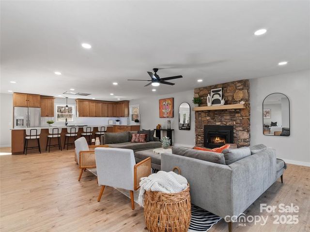 1109 S Prestonwood Drive, Hendersonville, NC 28739