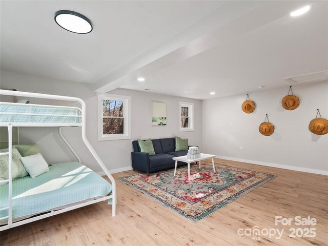 1109 S Prestonwood Drive, Hendersonville, NC 28739