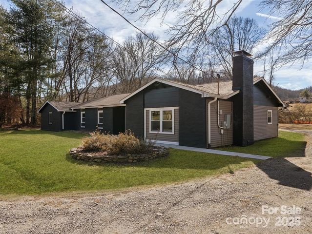 1109 S Prestonwood Drive, Hendersonville, NC 28739