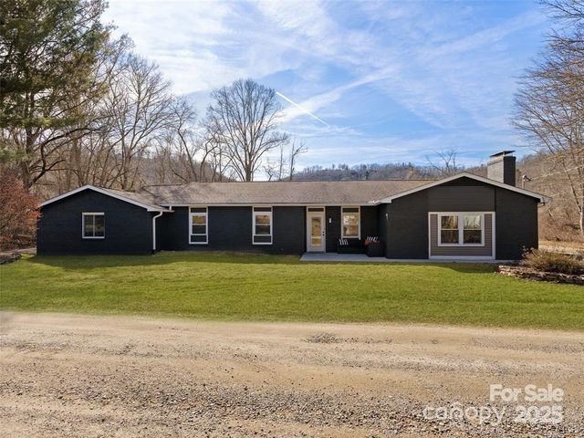 1109 S Prestonwood Drive, Hendersonville, NC 28739