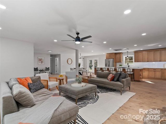 1109 S Prestonwood Drive, Hendersonville, NC 28739