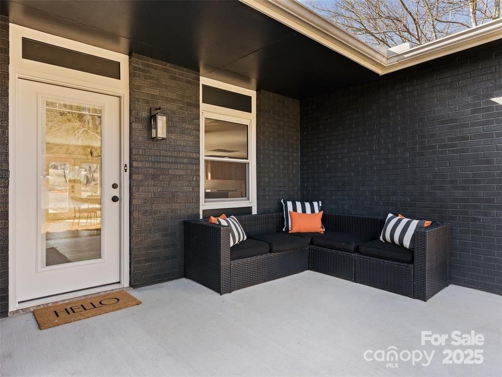 1109 S Prestonwood Drive, Hendersonville, NC 28739