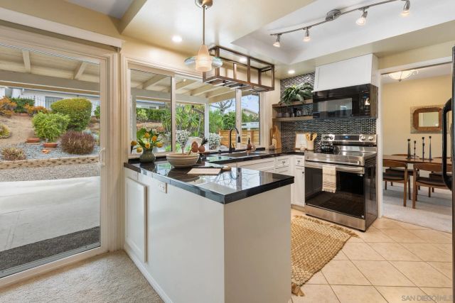 16598 Casero Rd, San Diego, CA 92128