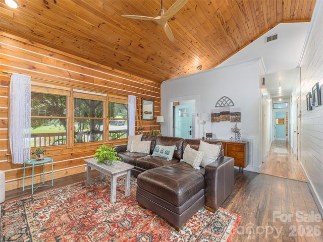 107 Tibi Lane, Waynesville, NC 28785