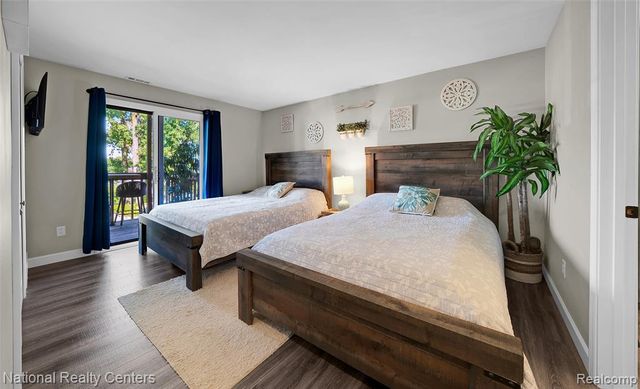 895 S Pontiac Trail C203, Walled Lake, MI 48390