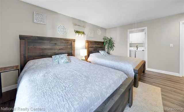 895 S Pontiac Trail C203, Walled Lake, MI 48390