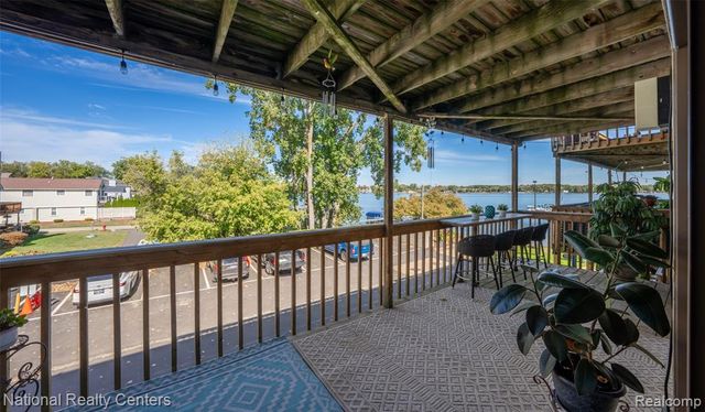 895 S Pontiac Trail C203, Walled Lake, MI 48390