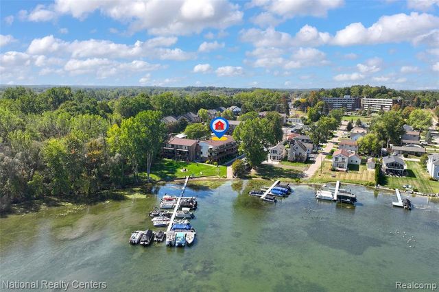 895 S Pontiac Trail C203, Walled Lake, MI 48390