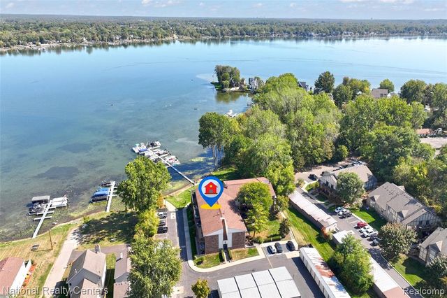 895 S Pontiac Trail C203, Walled Lake, MI 48390