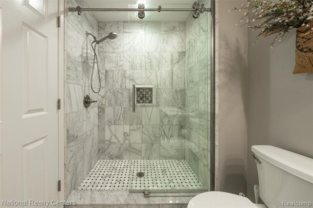 895 S Pontiac Trail C203, Walled Lake, MI 48390