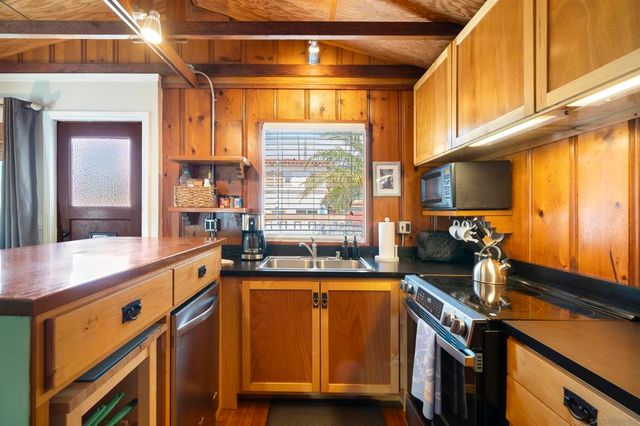 5123 Lotus St, San Diego, CA 92107