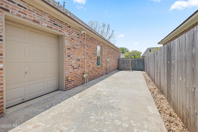 115 Flagstone Court, Lafayette, LA 70503
