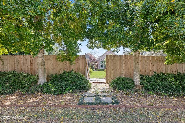 115 Flagstone Court, Lafayette, LA 70503