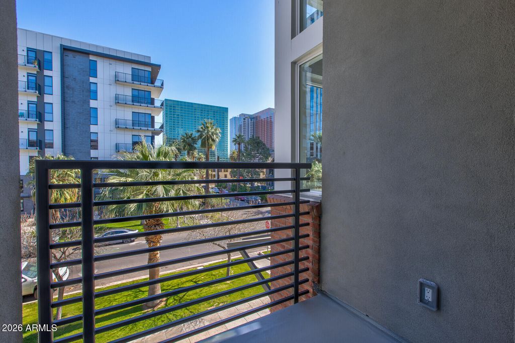Image 11 of property listing at 804 N 2ND Avenue, Phoenix, AZ 85003
