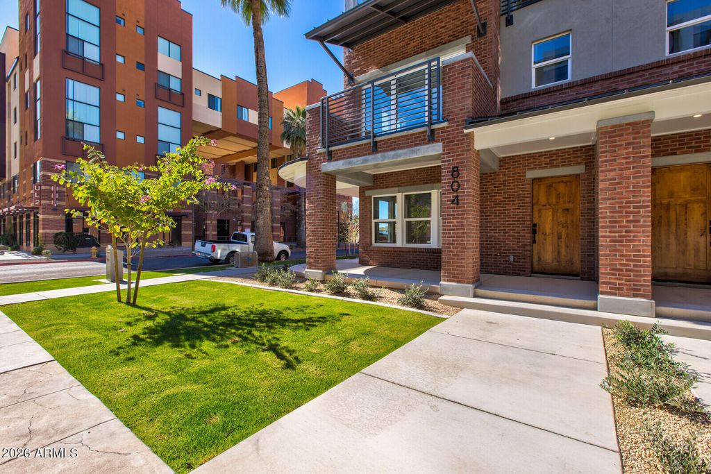 Image 2 of property listing at 804 N 2ND Avenue, Phoenix, AZ 85003