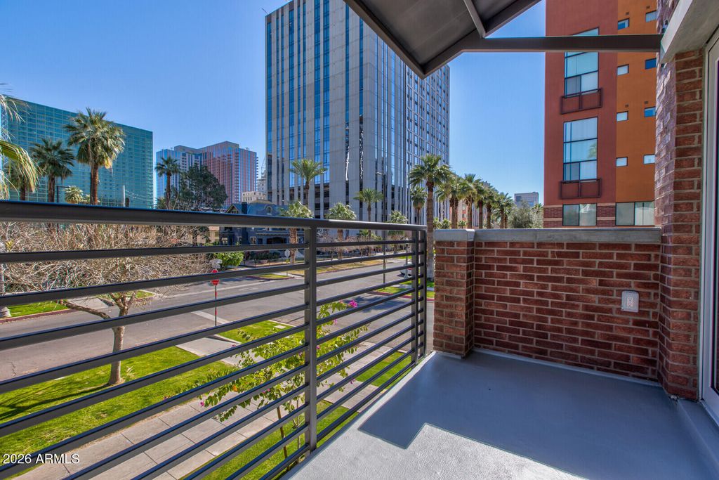 Image 4 of property listing at 804 N 2ND Avenue, Phoenix, AZ 85003
