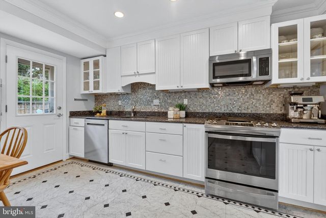 915 N OVERLOOK DR, Alexandria, VA 22305