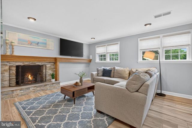 915 N OVERLOOK DR, Alexandria, VA 22305