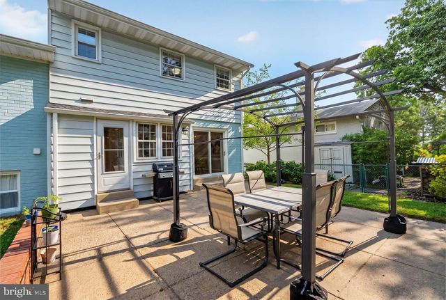 915 N OVERLOOK DR, Alexandria, VA 22305