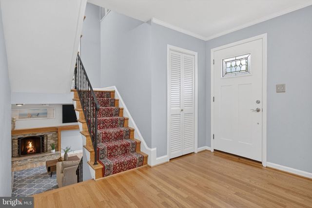 915 N OVERLOOK DR, Alexandria, VA 22305