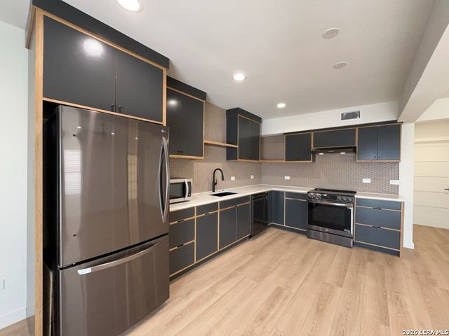 1722 S Saint Marys St Apt 101, San Antonio, TX 78210