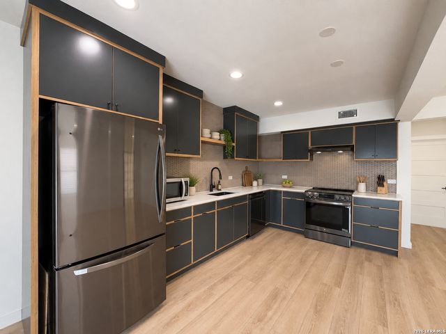 1722 S Saint Marys St Apt 101, San Antonio, TX 78210
