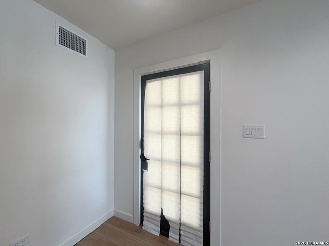 1722 S Saint Marys St Apt 101, San Antonio, TX 78210