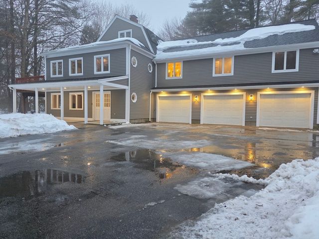 98 Walnut St, Halifax, MA 02338