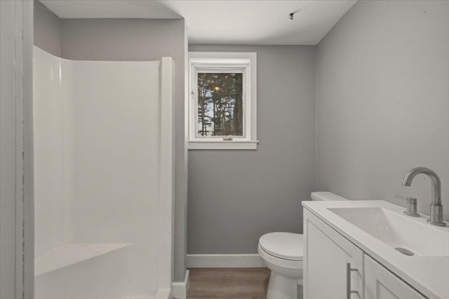 98 Walnut St, Halifax, MA 02338