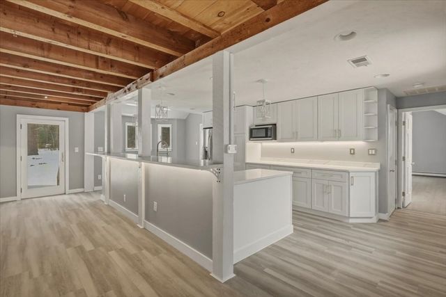 98 Walnut St, Halifax, MA 02338