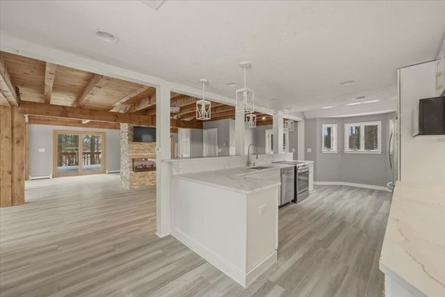 98 Walnut St, Halifax, MA 02338