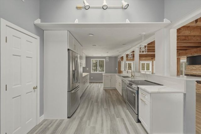 98 Walnut St, Halifax, MA 02338