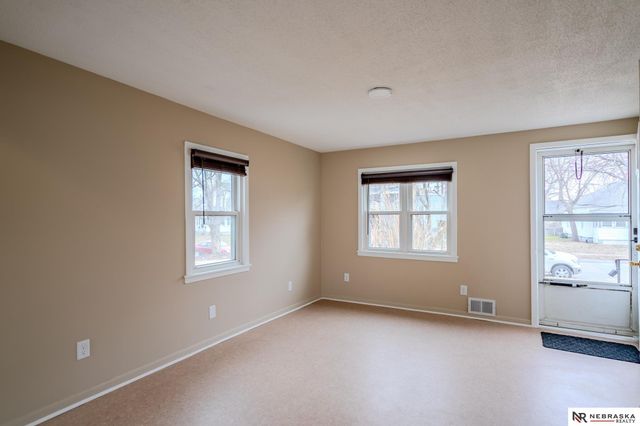 215 W Gardiner Street, Valley, NE 68064