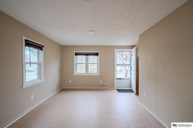 215 W Gardiner Street, Valley, NE 68064