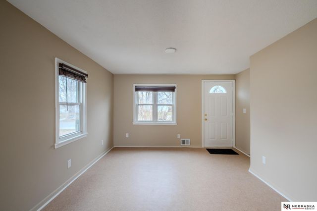 215 W Gardiner Street, Valley, NE 68064