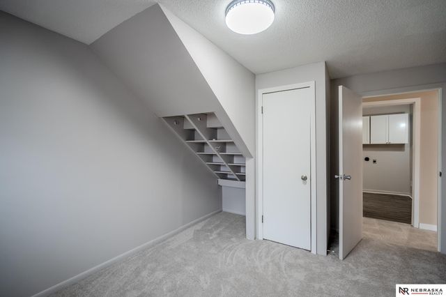 215 W Gardiner Street, Valley, NE 68064