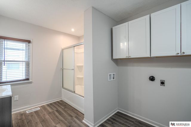 215 W Gardiner Street, Valley, NE 68064