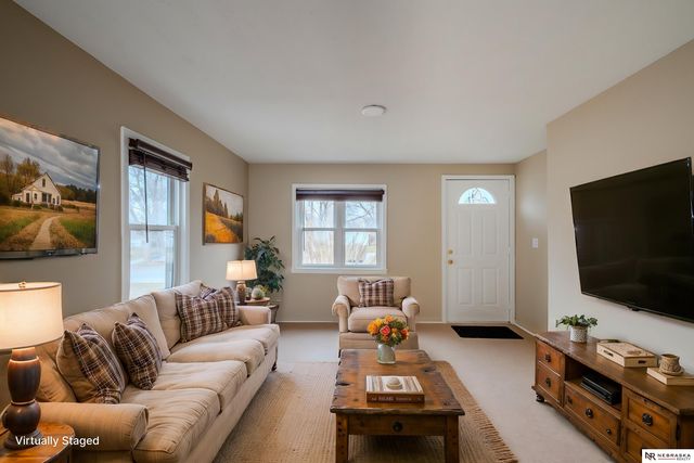 215 W Gardiner Street, Valley, NE 68064