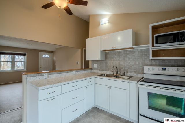 215 W Gardiner Street, Valley, NE 68064